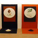 兩幅圖畫、黑紅布幕及黑與白米 2011 於嘉義泰郁美學堂個展呈現